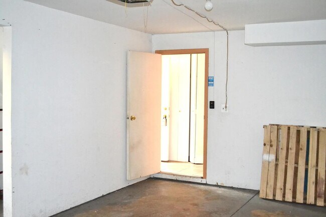 Building Photo - 1306 Forestdale Ct