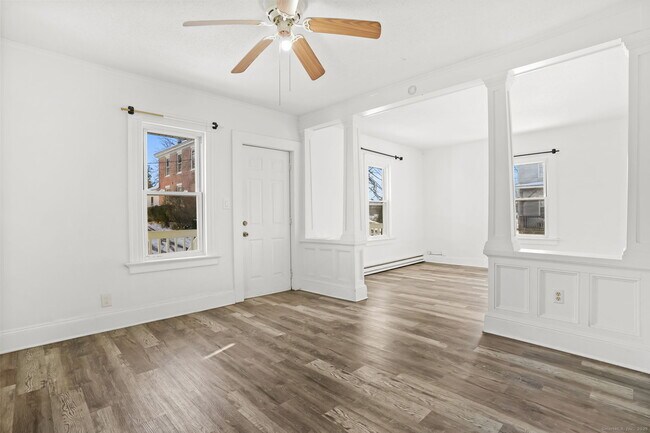 Building Photo - 7 George St