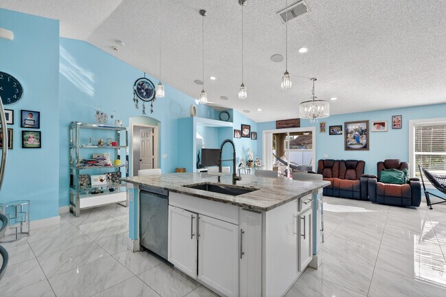 Building Photo - 1121 SW Ivanhoe St