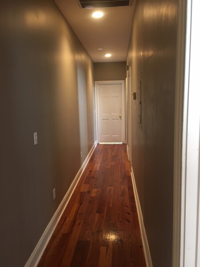 Building Photo - 17 Felix St