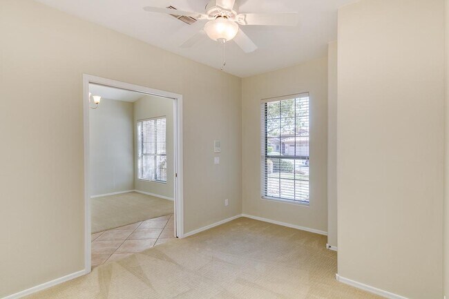 Building Photo - 9648 E Sheena Dr