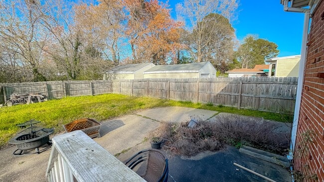 Building Photo - 1346 Tallwood St