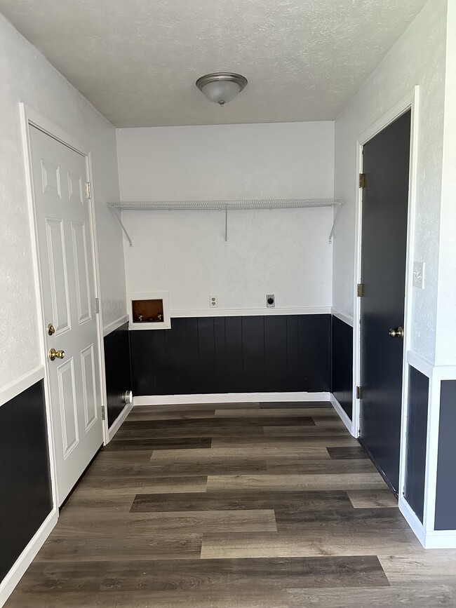 Building Photo - 4034 Hooper Dr