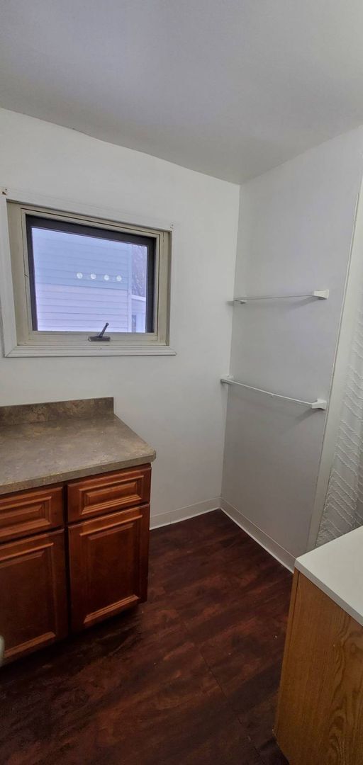 Building Photo - Charming 2-Bedroom Property in Prime Location