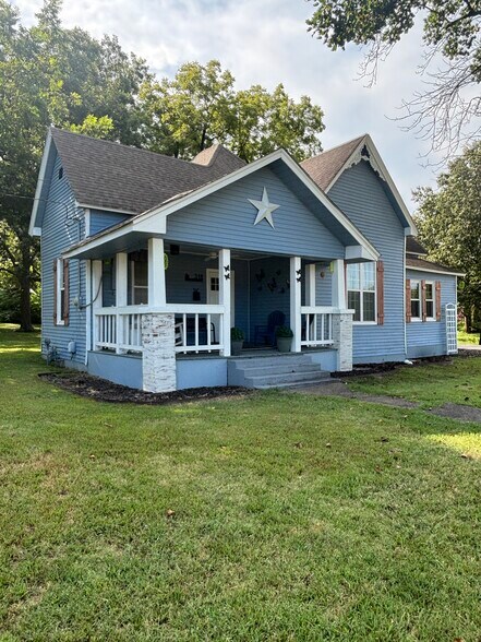 Primary Photo - 318 S Woodland Heights Dr