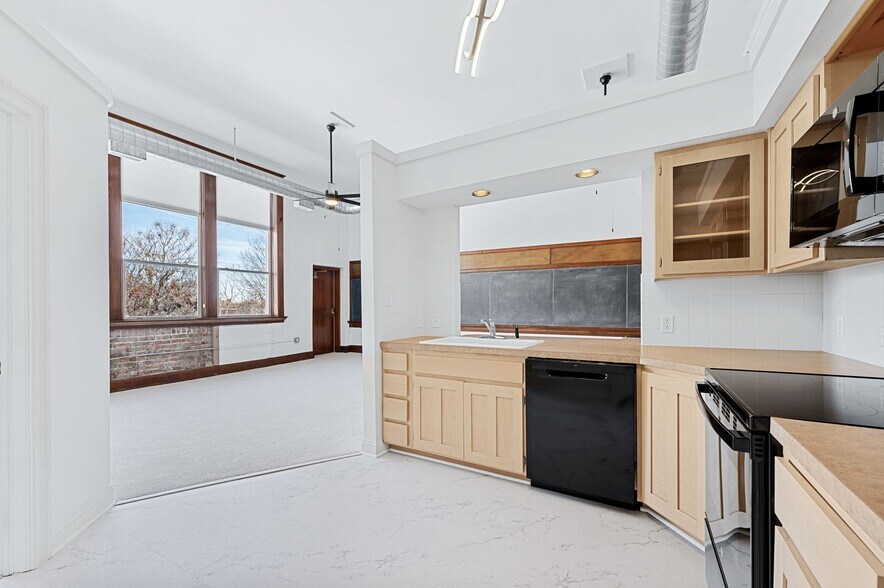 Building Photo - 249 N Athenian Ave