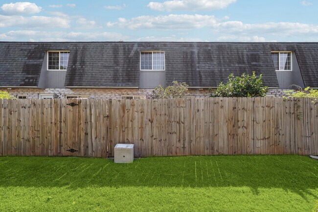 Building Photo - 104 Rondak Cir