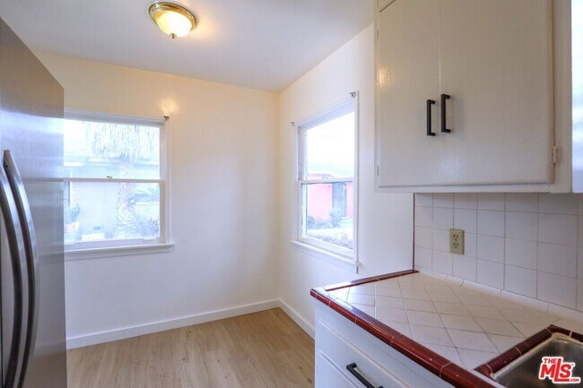 Building Photo - 1944 Cloverfield Blvd