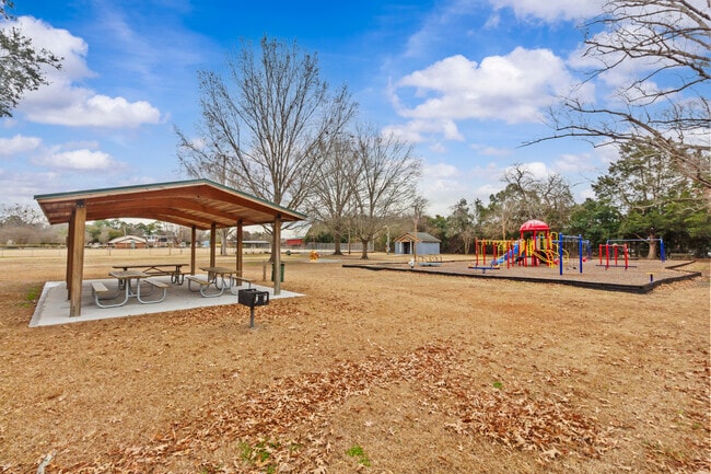 Building Photo - 1502 Tryon Rd