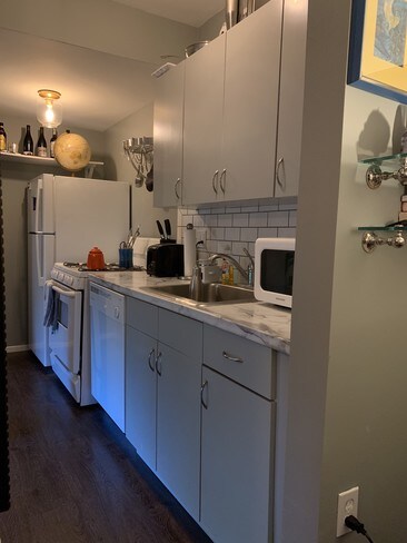 Building Photo - 2026 Holly Hill Ter