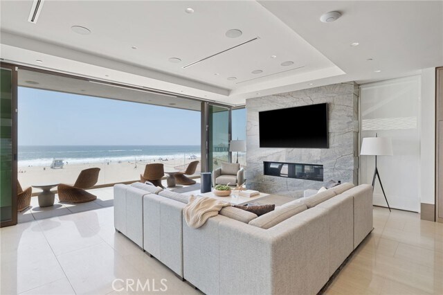 Building Photo - 716 The Strand