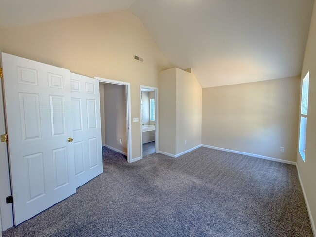 Building Photo - 3 Bedroom 2.5 Bath Single Family Home with Fenced Backyard!