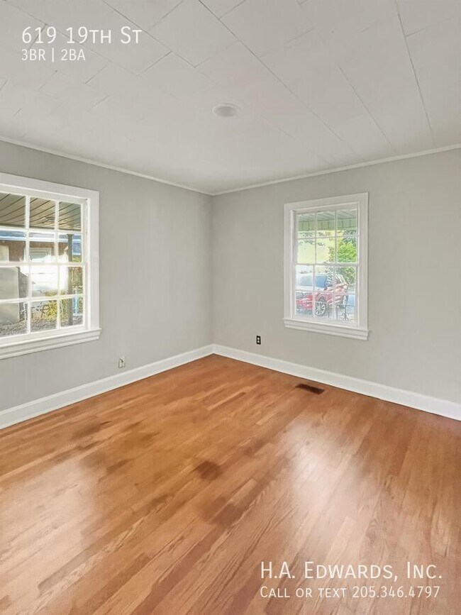 Building Photo - 619 19th St