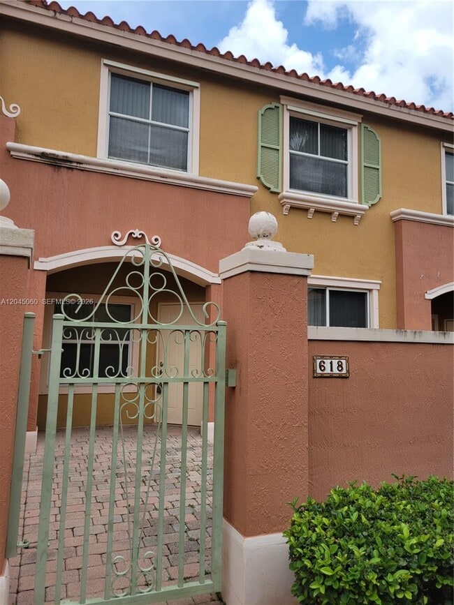 Building Photo - 618 SW 106th Ave