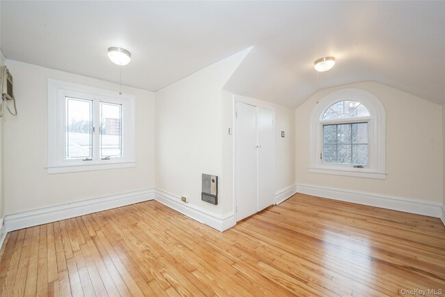 Building Photo - 3212 Cambridge Ave