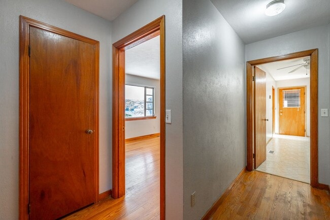 Building Photo - 2 bedroom, 1 bath unit in the heart of Eas...