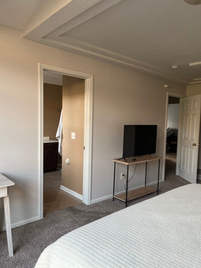 Building Photo - 5648 Winnetka Ave N