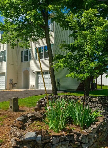 Building Photo - 106 Sir Washington St