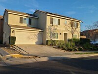 Building Photo - Beaumont 4 bedroom home ($0 monthly electric bill)