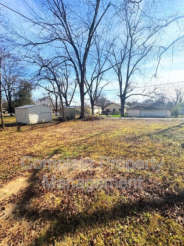 Building Photo - 1313 4th Terrace W