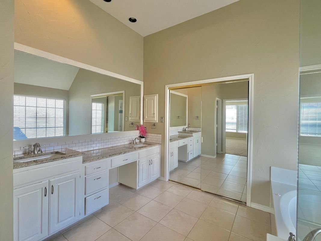 Building Photo - 426 Waterside Dr