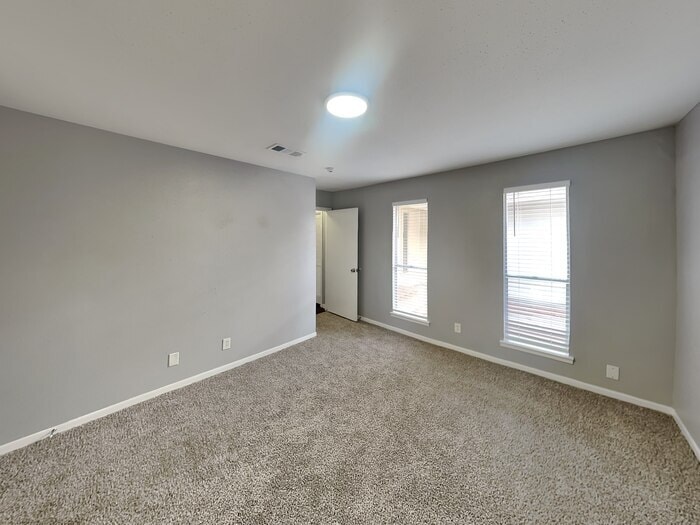 Building Photo - 15727 Cascade Point Dr