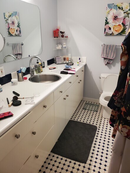 Master bathroom - 1429 Corcoran St NW