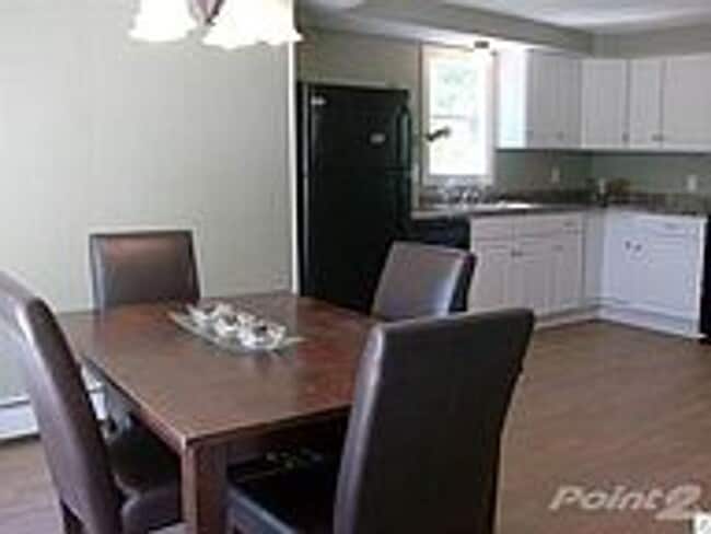 Building Photo - AVAILABLE JUNE - 3 Bed, 1 Bath Updated Home!