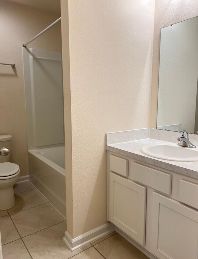 Building Photo - 131 Pomona Wy