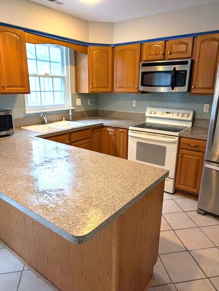 Building Photo - 10819 Smithers Ct