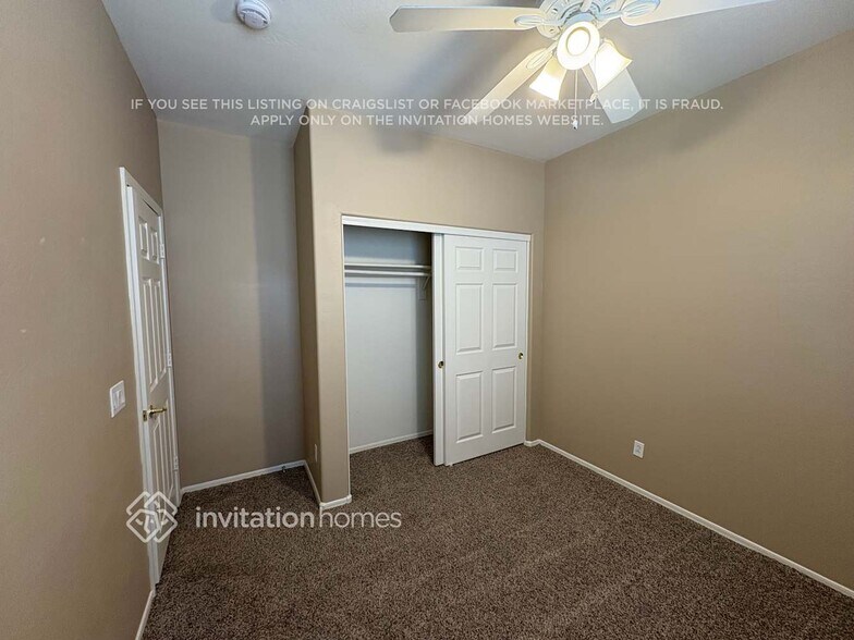 Building Photo - 3121 S 74th Dr