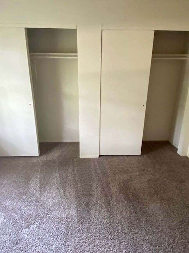 Building Photo - 2 BEDROOM CONDO BY UNT