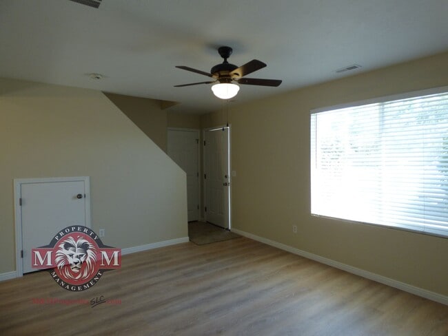 Building Photo - 2 Bd 1.5 Bath Duplex in Millcreek