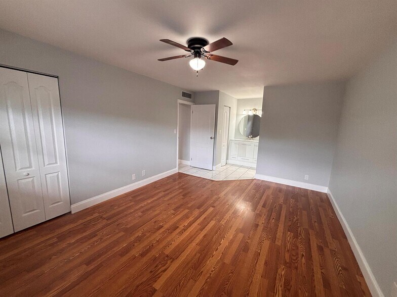 Building Photo - 6100 S Falls Circle Dr