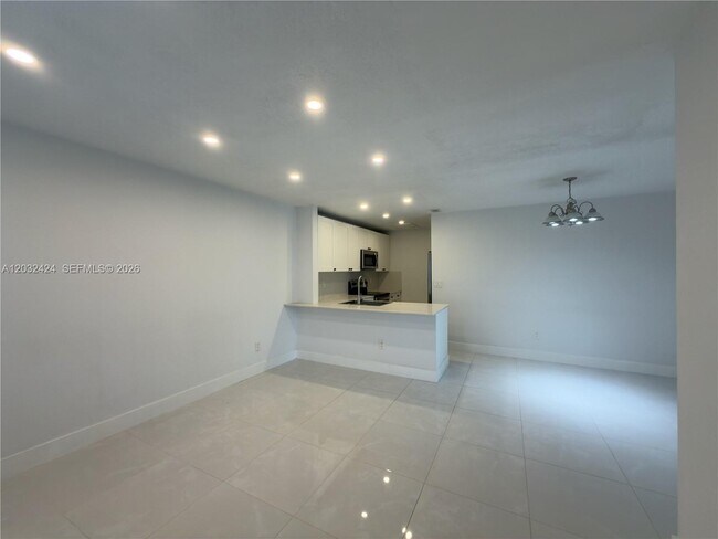 Building Photo - 2500 W 67th Pl