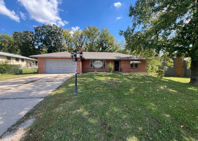 Primary Photo - Spacious 4-Bedroom Home with Finished Base...