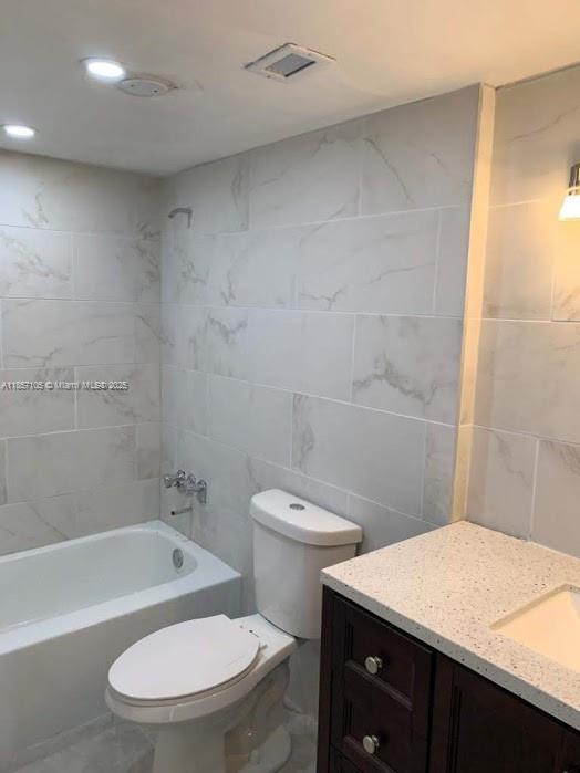 Building Photo - 1301 NE Miami Gardens Dr