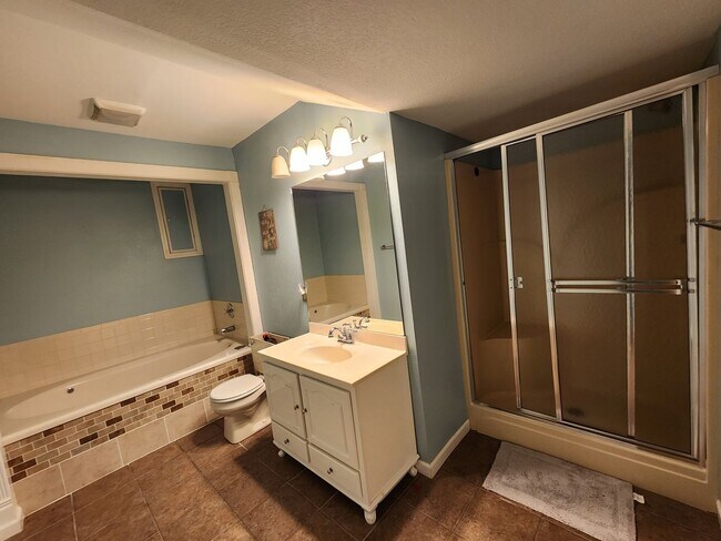 Building Photo - Maryville 37801- 3 bed 2.5 bath condo - call Tom Parry 865-607-3649