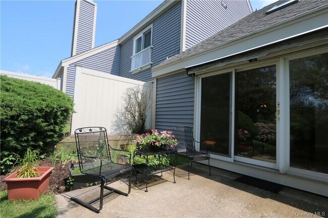 Building Photo - 218 Stoneway Ln