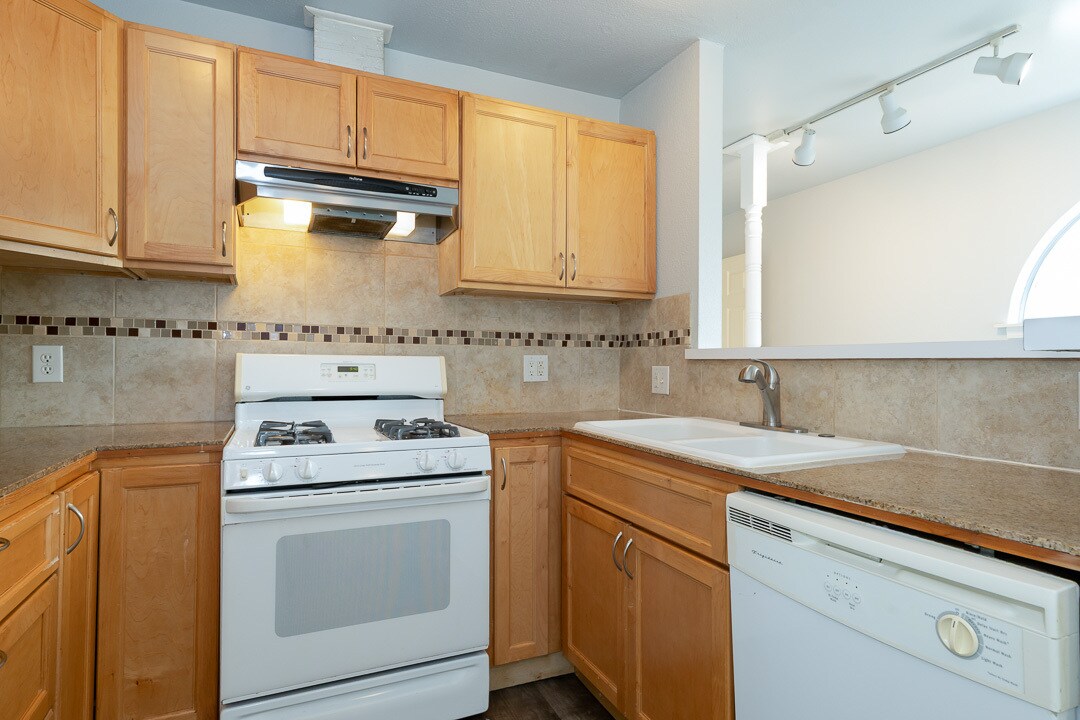 Building Photo - 933 29th Ave S