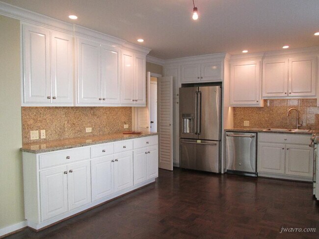 Building Photo - 1000 Green St