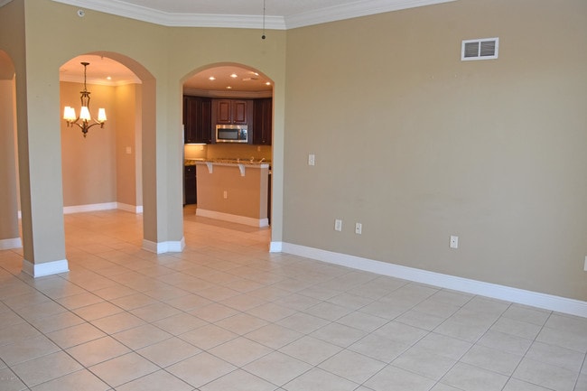 Building Photo - 4300 S Beach Pkwy
