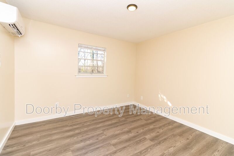 Building Photo - 2425 Ashmore Ave