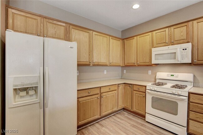 Building Photo - 2320 Meteor Shower St
