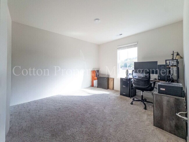 Building Photo - 3083 Day Dream Ln