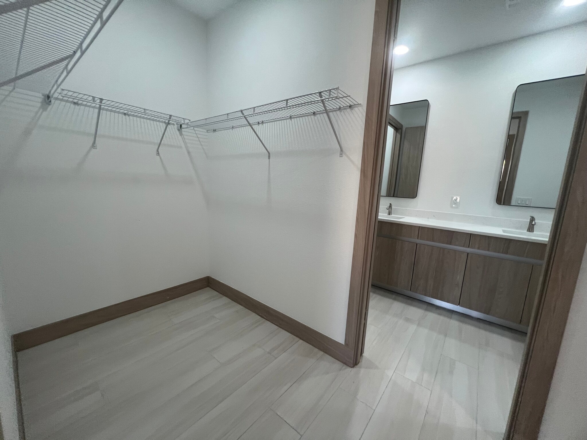 Building Photo - 1470 Henning St