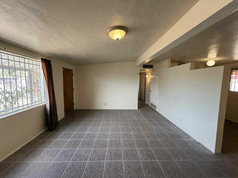 Building Photo - 4832 E 24th St