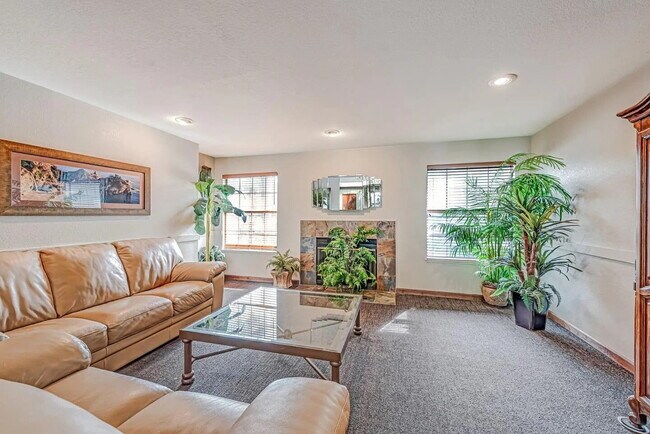Building Photo - charming one-bedroom apartment is the perf...
