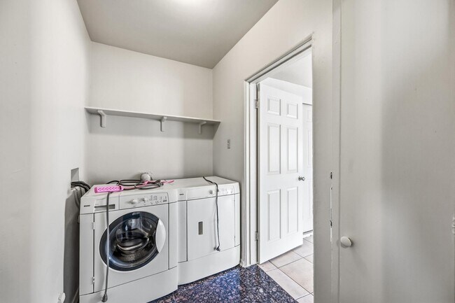 Building Photo - 9427 N 1st Ave