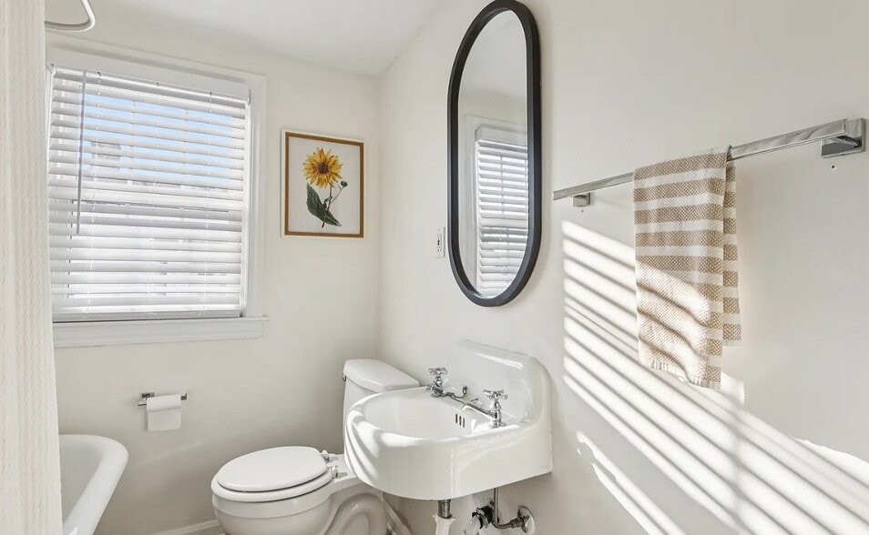 Building Photo - 3653 Winchell Rd